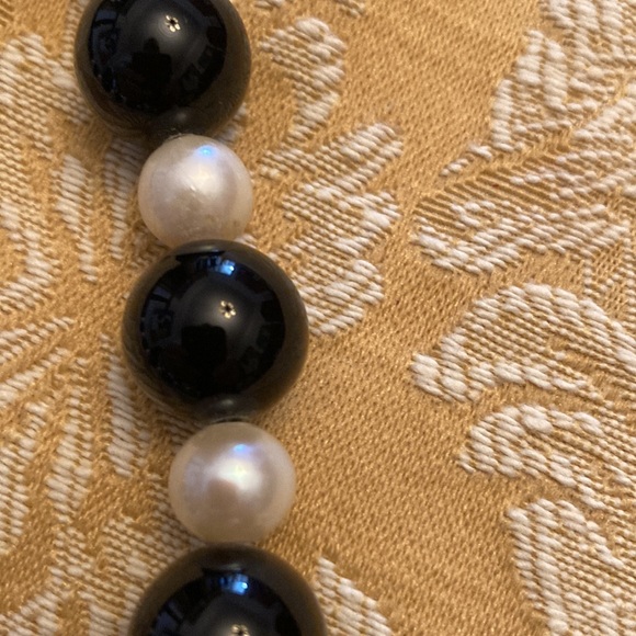 Onyx & Fresh Water Pearl Necklace - Picture 5 of 6